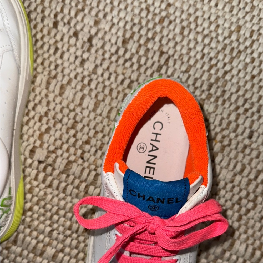 CHANEL CC Logo Neon Sneakers LIKE NEW - Picture 4 of 8